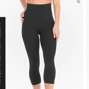 Belly Bandit Mother Tucker size large Capri leggings steel